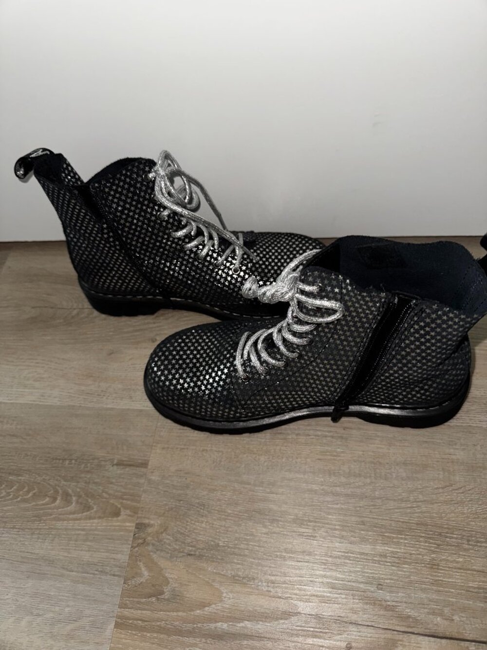 Dr. Martens Junior Boots Black Silver Glitter Stars Youth Size 5 Worn Twice